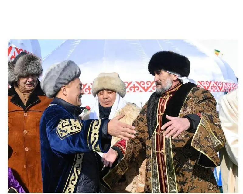 قازاق قالاي سالەمدەسكەنى دۇرىس؟