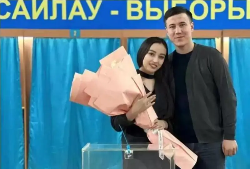 سەمەيلىك جىگىت سايلاۋ ۋچاسكەسىندە سۇيىكتىسىنە ۇيلەنۋگە ۇسىنىس جاسادى