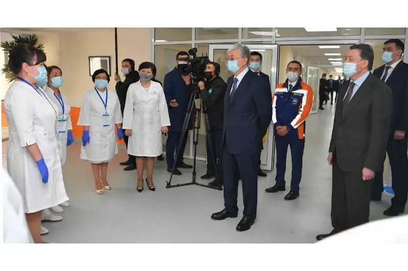 ҚР Президенти пойтахтдаги модулли юқумли касалликлар шифохонасини бориб кўрди