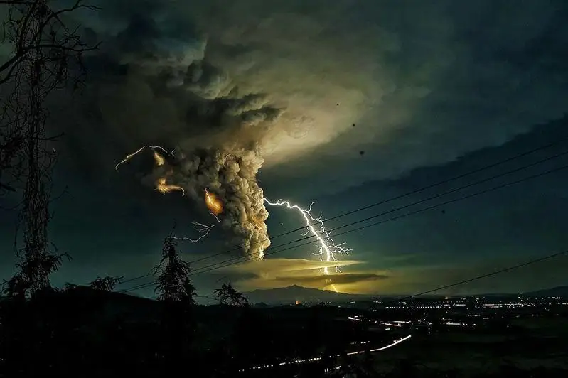 Филиппинда вулқон туфайли 14та шаҳар ёпилди