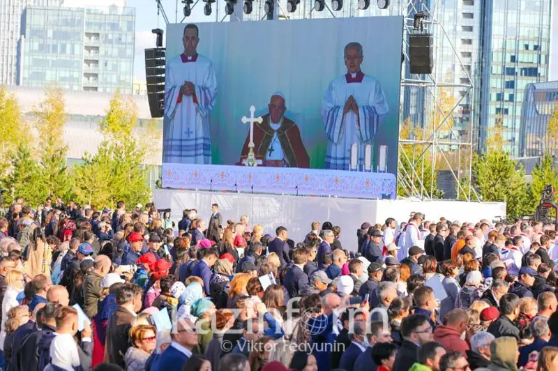 ريم پاپاسىنىڭ ەلورداداعى مەسساسىنا 13 ەلدەن ادامدار قاتىستى