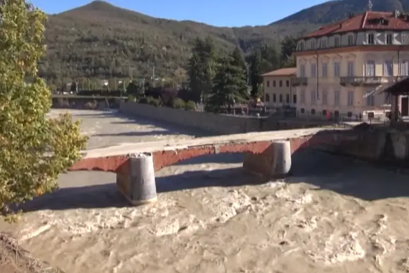 Франция ва Италияда сув тошқини бутун бошли уйларни вайрон қилди
