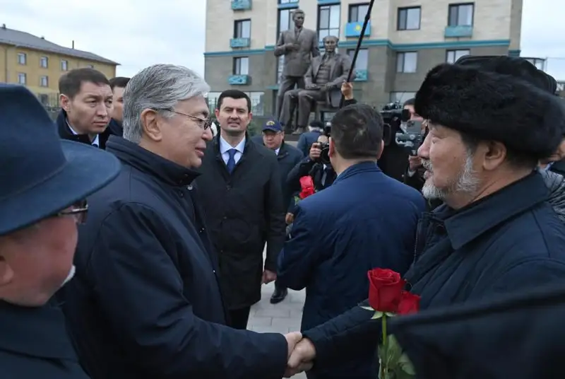 Prezıdent Semeıdegi eskertkish týraly: Bul – ustaz ben shákirt, aǵa men ini arasyndaǵy rýhanı birliktiń sımvoly