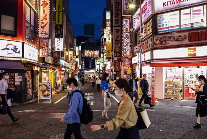 Японияда ҳар куни 180 000 дан ортиқ одам коронавирус билан касалланади