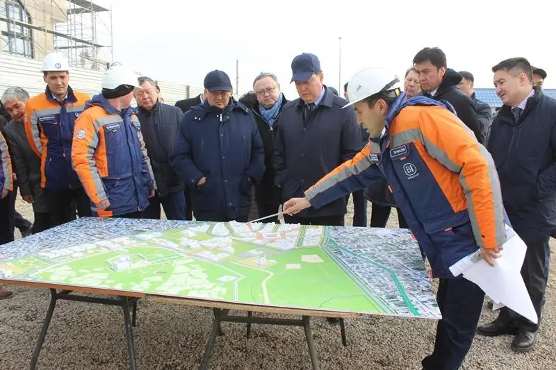 Бош вазир Туркистондаги қурилиш объектларини бориб кўрди