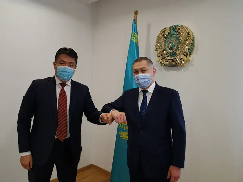 哈萨克斯坦第一副外长会见伊斯兰粮食安全组织总干事