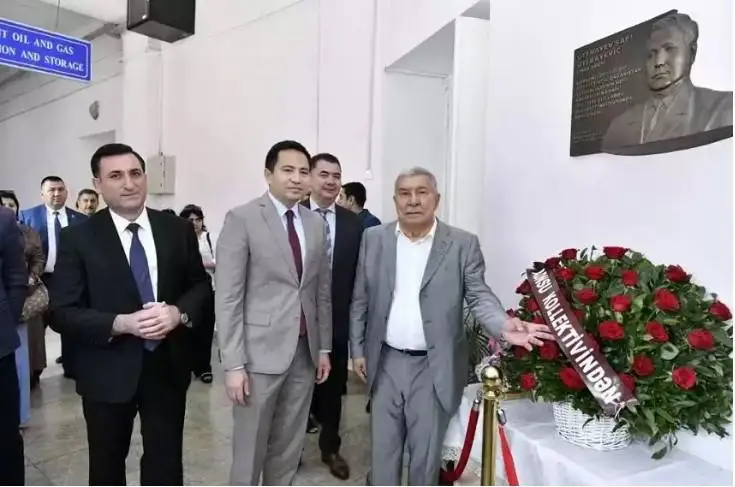 باكۋدە ايگىلى مۇنايشى سافي وتەبايەۆقا بارەلەف ورناتىلدى