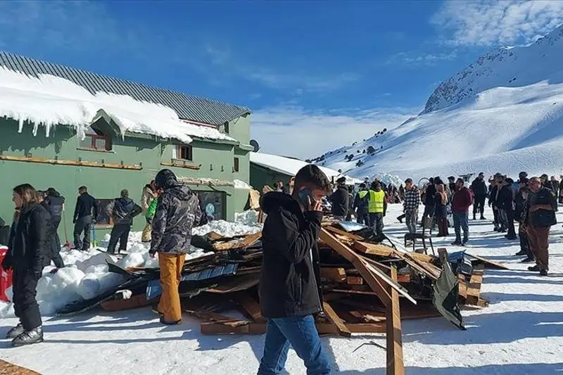 В Анталье рухнул навес в горнолыжном центре: восемь пострадавших