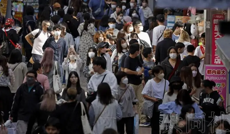 日本或已迎来第八波疫情疫苗接种率低迷
