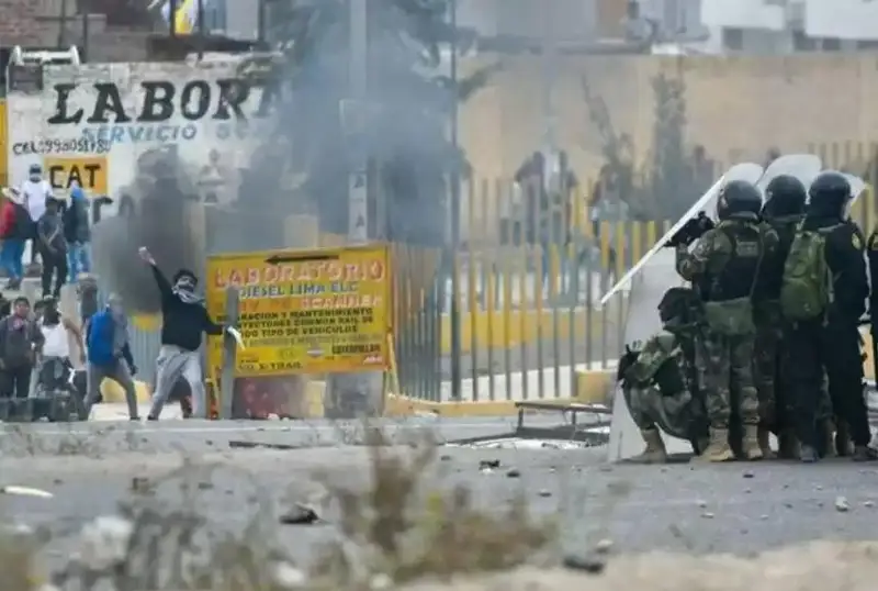 Перудаги давлат тўнтариши: сиёсий инқирознинг сабаби ва унинг келажак истиқболлари