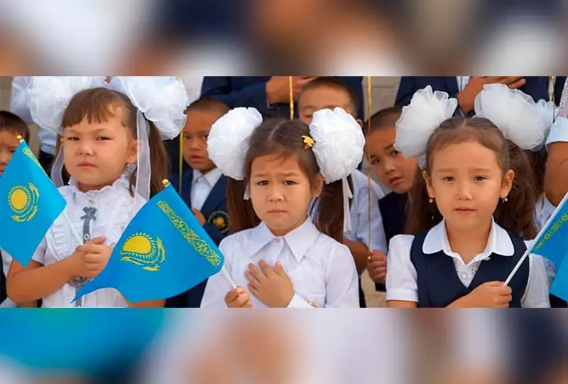 Қозоғистонда бу йил мактабга борадиган болаларнинг 70 фоизи қозоқ синфини танлаган