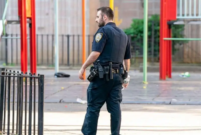 Нью-Йоркдаги қуролли ҳужумларда беш киши ҳалок бўлди