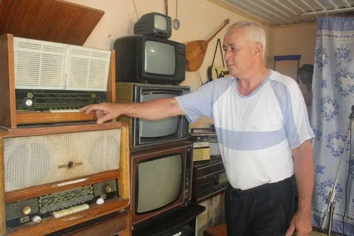 Atyraýlyq azamat óz úıinen retro-murajaı ashty