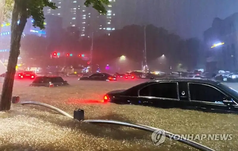 韩国首都遭遇严重暴雨 致七人死亡