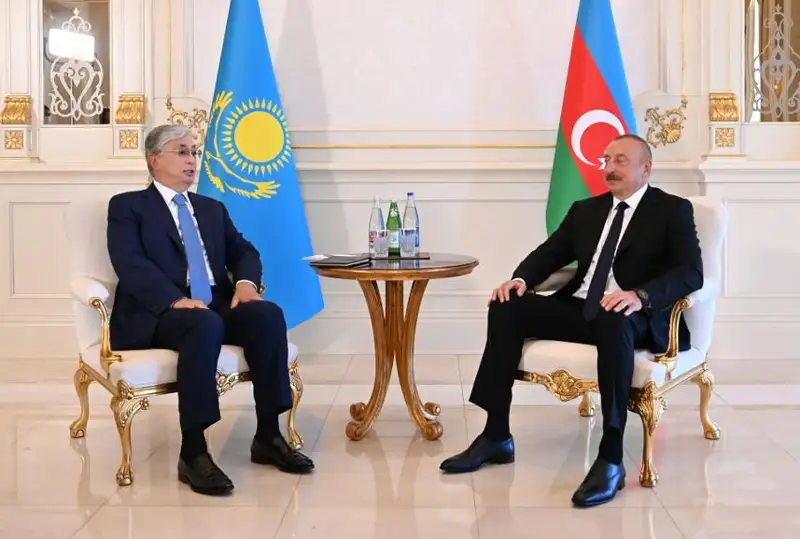 Қасим-Жомарт Тоқаев Озарбайжон Президентини «Алтын Қыран» ордени билан тақдирлади