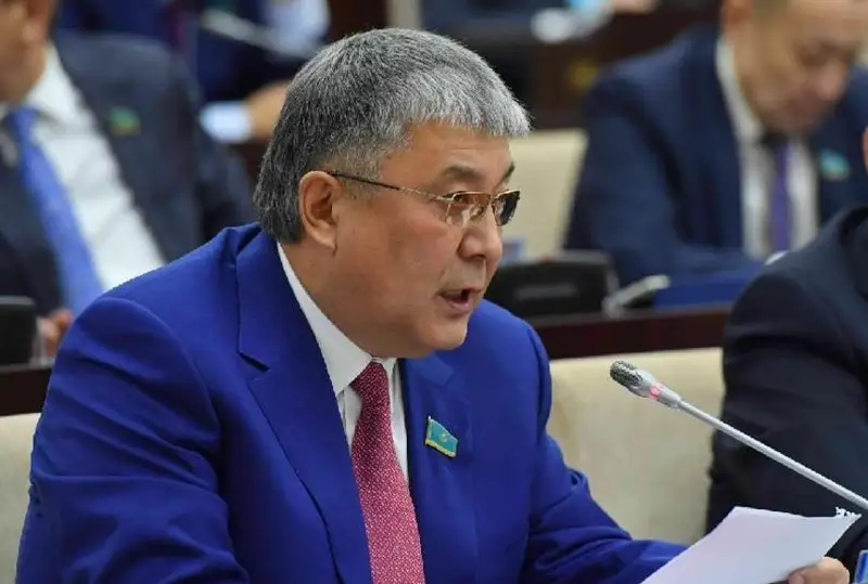 نازاربايەۆ زياتكەرلىك مەكتەپتەرى مەن قاراپايىم مەكتەپتى قارجىلاندىرۋدا 6 ەسە ايىرماشىلىق بار - دەپۋتات