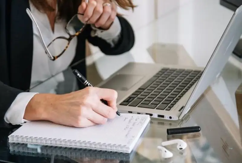 Буюк Британияда тўрт кунлик иш ҳафтасига ўтиш бўйича тажриба бошланди