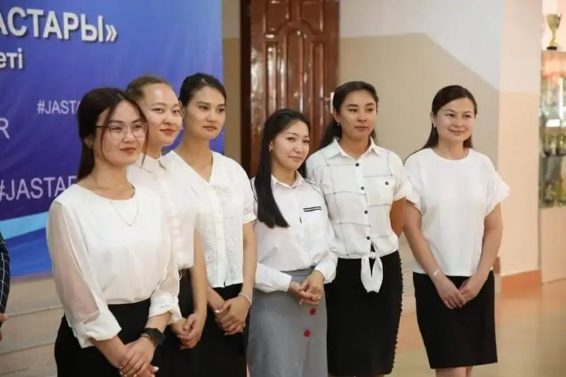 Казахский язык, литературу и историю планируют преподавать в российских школах Байконура