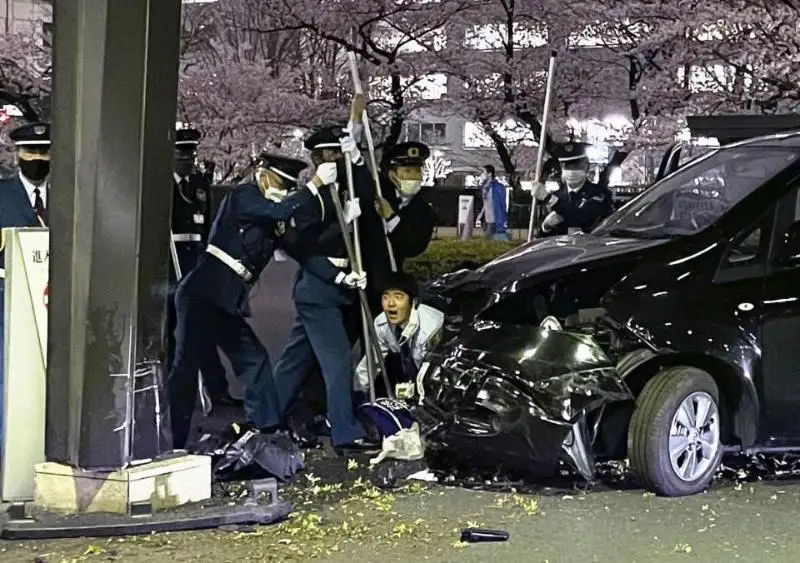 Kólik Japonııa SІM ǵımaratyna soǵyldy