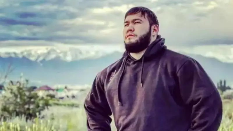 قازاق تيتانى مەن يراندىق حالك كوز ارباسۋ كەزىندە توبەلەسىپ قالدى