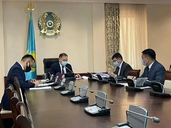 Қозоғистонликларга Янги йилни яқинлари даврасида нишонлаш ва карантинга риоя қилиш тавсия этилди