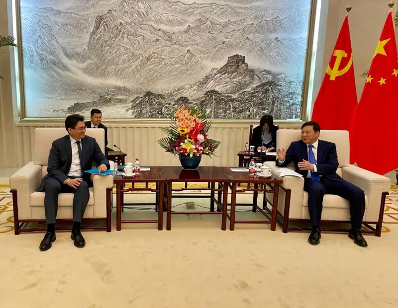 哈萨克斯坦驻华大使会见中共中央对外联络部副部长
