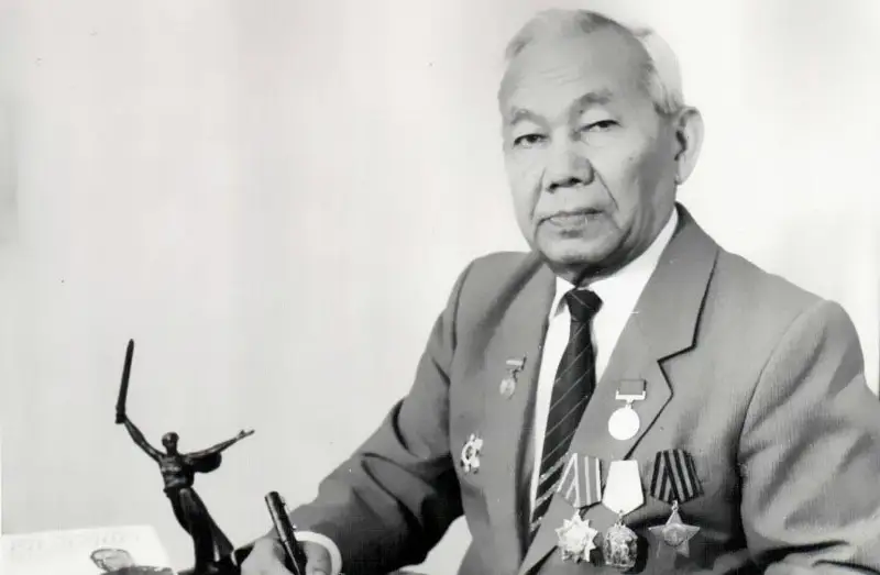 ءازىلحان نۇرشايىقوۆ: عاشىق بولا ءبىلۋ دە - پاتريوتيزم