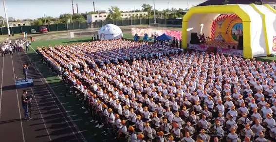 Арқалиқ шаҳрида 1000 нафар дўмбирачи жўрлигида  қозоқ куйлари ижро этилди