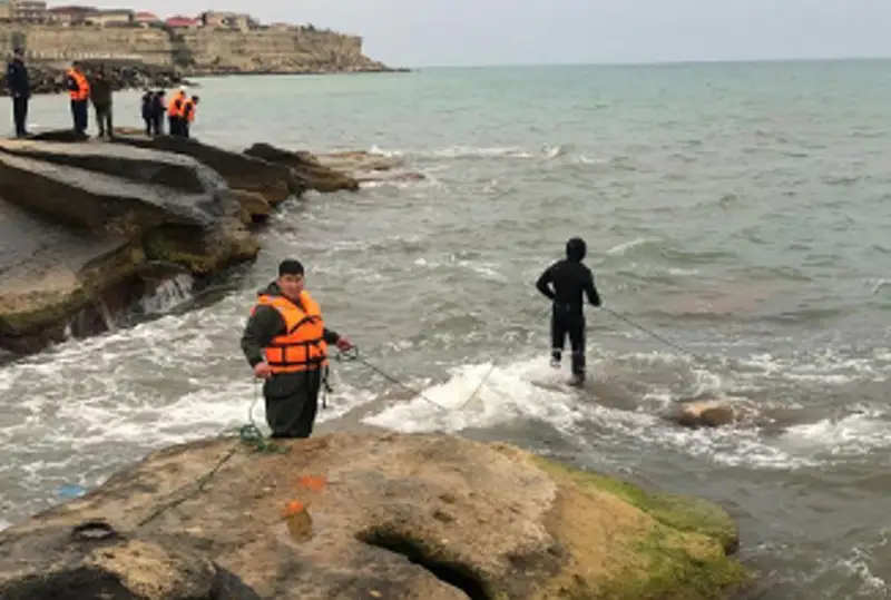 ءۇش ادام كاسپي تەڭىزىنە باتىپ كەتتى