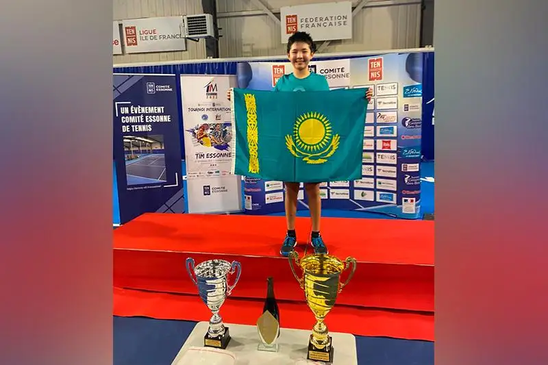 Теннис: Заңғар Нұрланұлы Франциядағы турнирдің чемпионы атанды