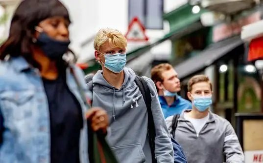 欧洲半数成年人已完成新冠疫苗两针接种