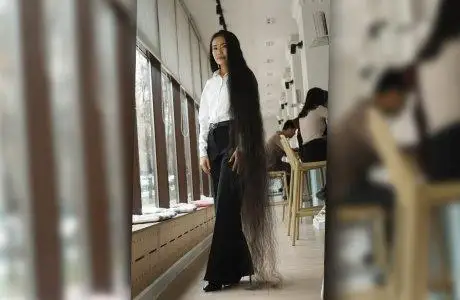 بۇرىمى ەكى مەترگە جەتەتىن قازاق قىزى شاش كۇتۋدىڭ قۇپيالارىمەن ءبولىستى