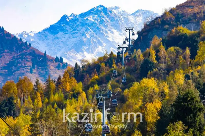 Осень в горах близ Алматы заиграла яркими красками