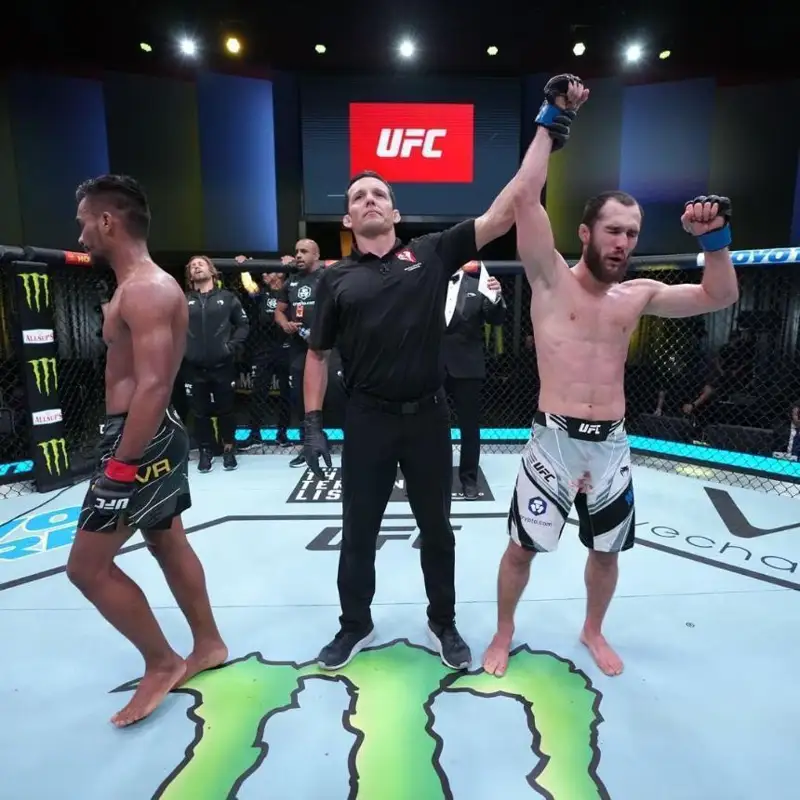UFC: Қозоғистонлик Сергей Морозов бразилиялик рақибини мағлуб этди