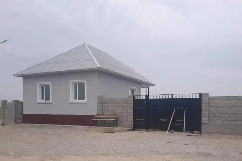 Туркистонлик ёшлар кўп болали олтинчи оилага уй қуриб беришди