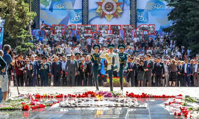 Алматиликлар Ғалаба кунини тантанали нишонламоқда