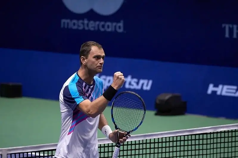 قازاقستاندىق تەننيسشى «ۇلكەن دۋلىعا» تۋرنيرىنىڭ ءۇش دۇركىن چەمپيونىن ۇتتى