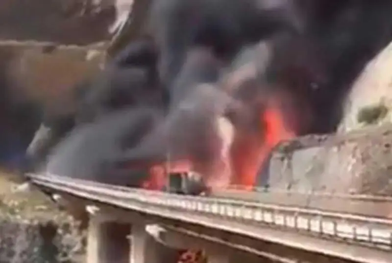 مەككەگە بارار جولداعى اۆتوبۋس اپاتى: زارداپ شەككەندەر ىشىندە قازاقستاندىقتار جوق
