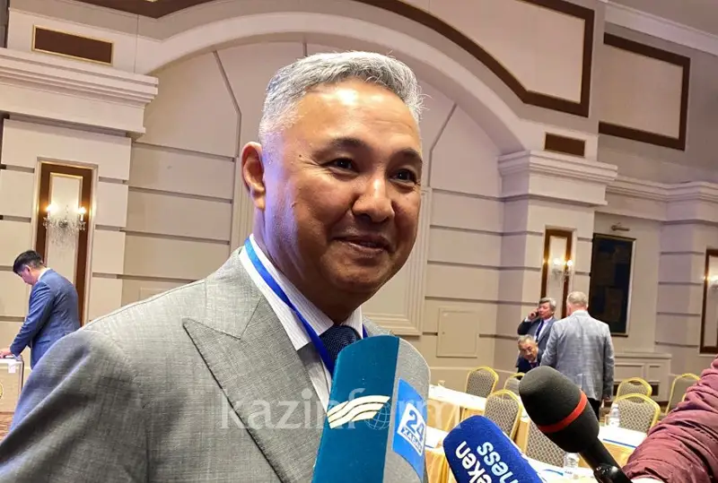 ازات پەرۋاشيەۆ پرەزيدەنت سايلاۋىنا كانديدات رەتىندە نەگە قاتىسپايتىنىن ايتتى