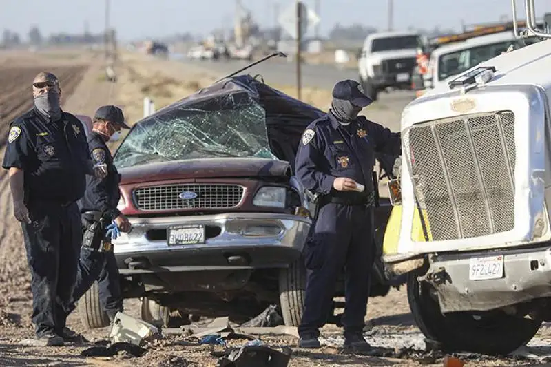 Калифорниядаги йўл-транспорт ҳодисаси оқибатида ўнта мексикалик ҳалок бўлди