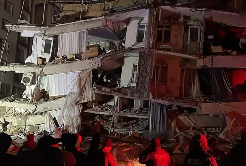 Землетрясение магнитудой 7,7 и 7,6 произошли в Турции