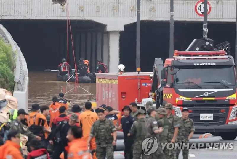 Жанубий Кореяда сув остида қолган туннелдан 9 кишининг жасади топилди