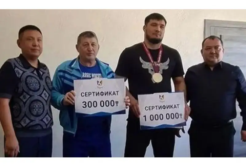 Чимкентда юнон-рум кураши бўйича Осиё чемпионлари тақдирланди