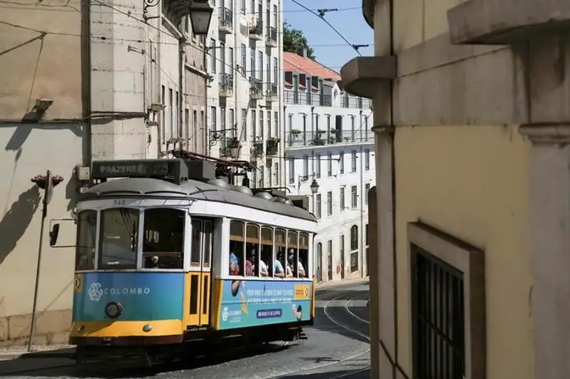 Коронавируснинг 4-тўлқини: Португалияда комендантлик соати ўрнатилмоқда