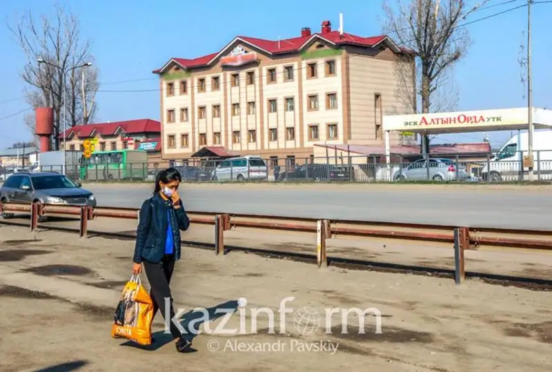 Altyn Orda bazarynyń ıesi ákimshilik jaýapqa tartyldy