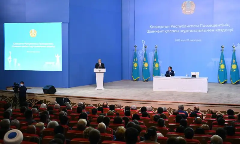 Memleket basshysy shatyr basyp qalǵan týdy kótergen azamattarǵa alǵys aıtty