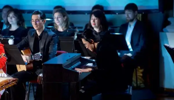 ەلوردادا كينو مۋزىكاسى ورىندالادى