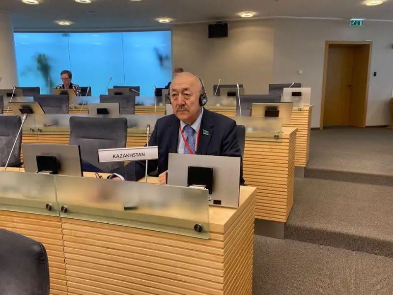 哈萨克斯坦参议院代表出席北约议会大会春季会议