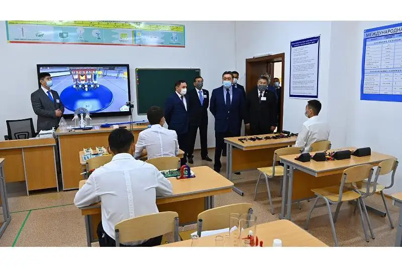 马明视察阿克莫拉州“乡村-国家摇篮”项目实施情况