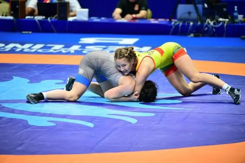 Казахстан завоевал две медали на турнире по женской борьбе в Польше